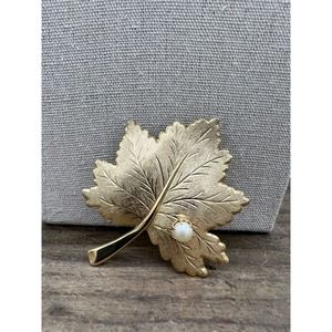 Sarah Coventry Leaf Brooch